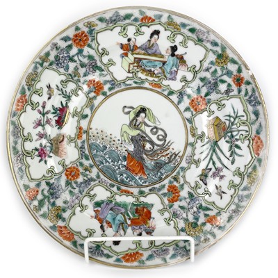 Lot 305 - A Chinese famille verte porcelain plate, late 18th/early 19th century.