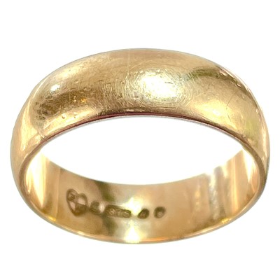 Lot 177 - A 9ct gold band ring.