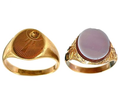 Lot 159 - A 9ct gold signet ring, size P.