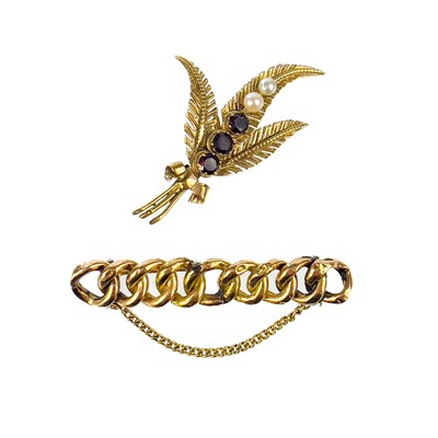 Lot 49 - Two 9ct gold brooches.