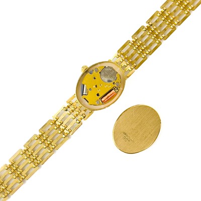Lot 503 - A 9ct ladies Accurist quartz bracelet wristwatch.