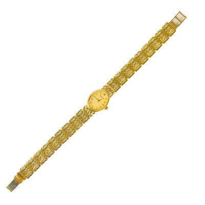 Lot 503 - A 9ct ladies Accurist quartz bracelet wristwatch.