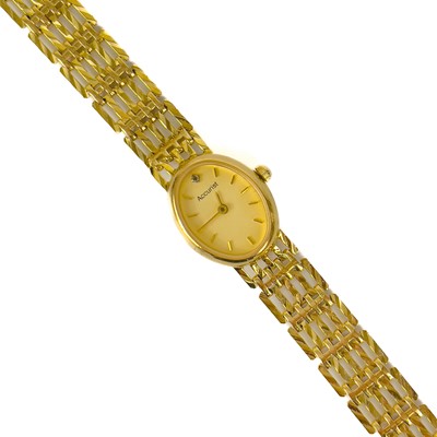 Lot 503 - A 9ct ladies Accurist quartz bracelet wristwatch.