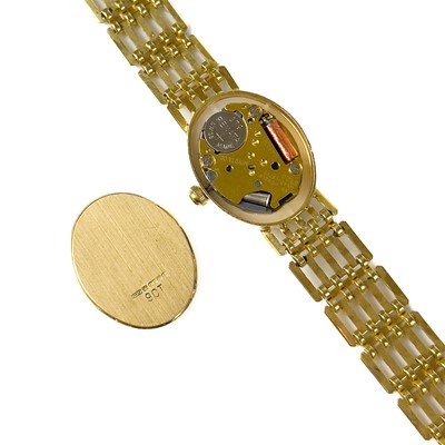 Lot 503 - A 9ct ladies Accurist quartz bracelet wristwatch.