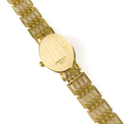 Lot 503 - A 9ct ladies Accurist quartz bracelet wristwatch.