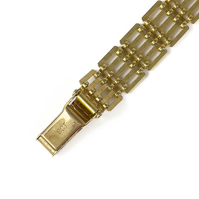 Lot 503 - A 9ct ladies Accurist quartz bracelet wristwatch.