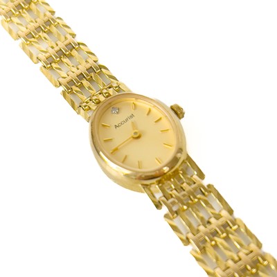 Lot 503 - A 9ct ladies Accurist quartz bracelet wristwatch.