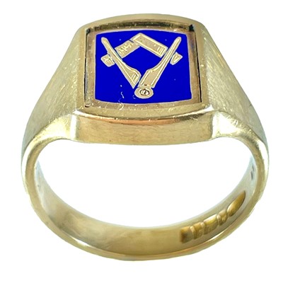 Lot 171 - A 9ct hallmarked gold and enamel Masonic swivel signet ring.