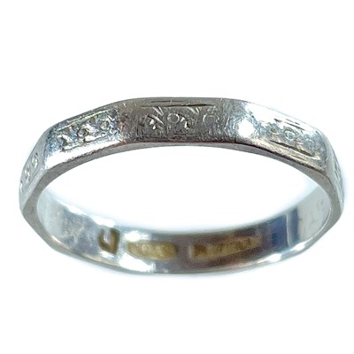 Lot 3 - A platinum band ring.