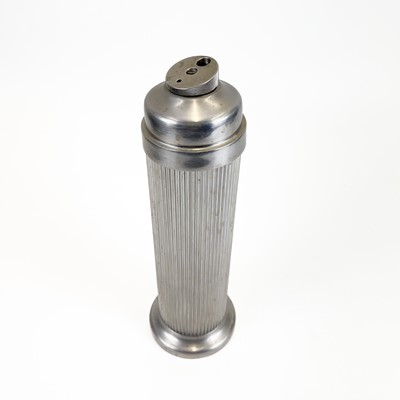 Lot 513 - A US Emson Ezee-Pour aluminium cocktail shaker.