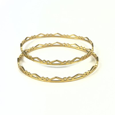 Lot 1 - An Indian 22ct gold pair of bangles.