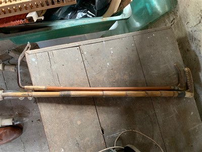 Lot 428 - Two riding crops.