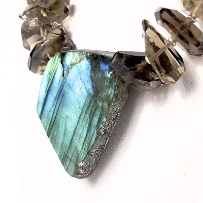 Lot 404 - A Tessa Sambrook contemporary smokey quartz and labradorite pendant necklace.