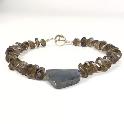 Lot 404 - A Tessa Sambrook contemporary smokey quartz and labradorite pendant necklace.