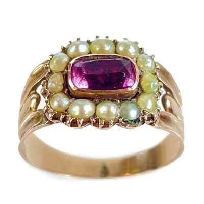 Lot 72 - A Georgian rose gold foiled amethyst and split pearl set ring.