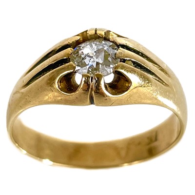 Lot 18 - An 18ct gold solitaire diamond set gents ring.