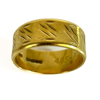 Lot 160 - An 18ct hallmarked gold band ring.