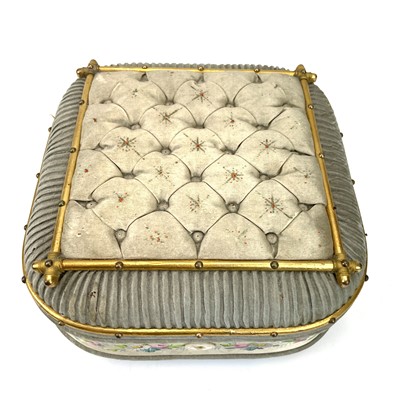 Lot 322 - An early 20th century 'sweetheart' heart-shaped pin cushion.