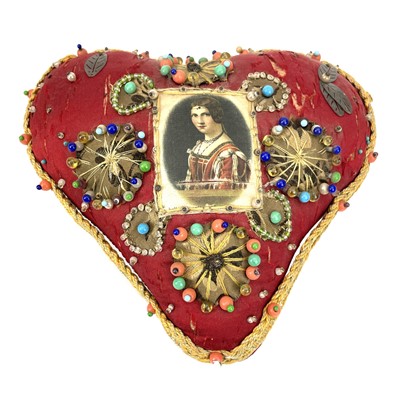Lot 322 - An early 20th century 'sweetheart' heart-shaped pin cushion.