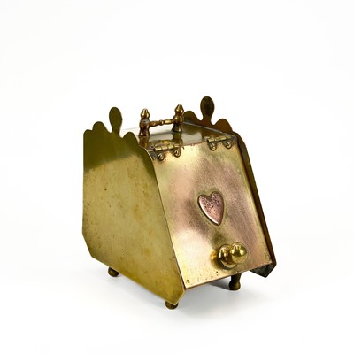 Lot 137 - Trench Art. A miniature brass coal scuttle.