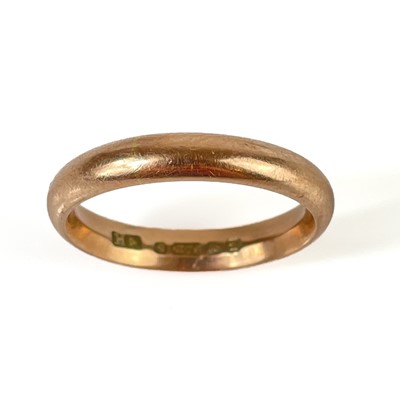 Lot 186 - A 1920's 9ct rose gold band ring.