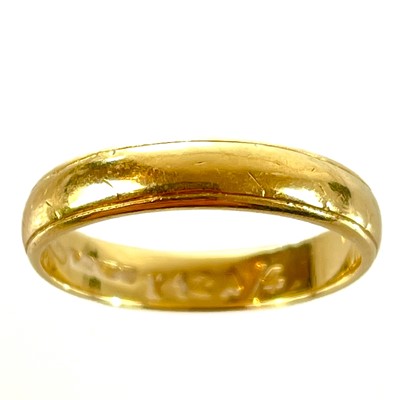 Lot 138 - An 18ct hallmarked gold band ring.