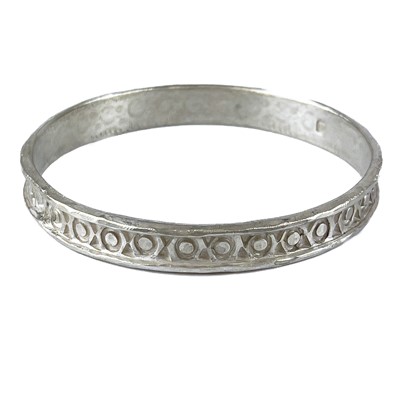 Lot 39 - A contemporary silver bangle by Guy Royle.