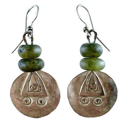 Lot 69 - A pair of contemporary silver and green bead pendant earrings by Guy Royle.