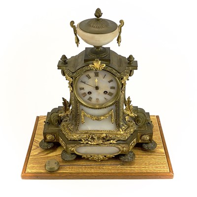 Lot 1718 - A French gilt metal and alabaster eight day mantel clock.