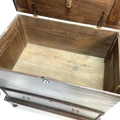 Lot 22 - An early George III boarded elm mule chest.