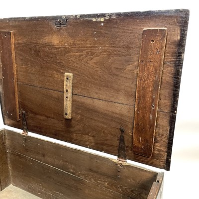 Lot 22 - An early George III boarded elm mule chest.