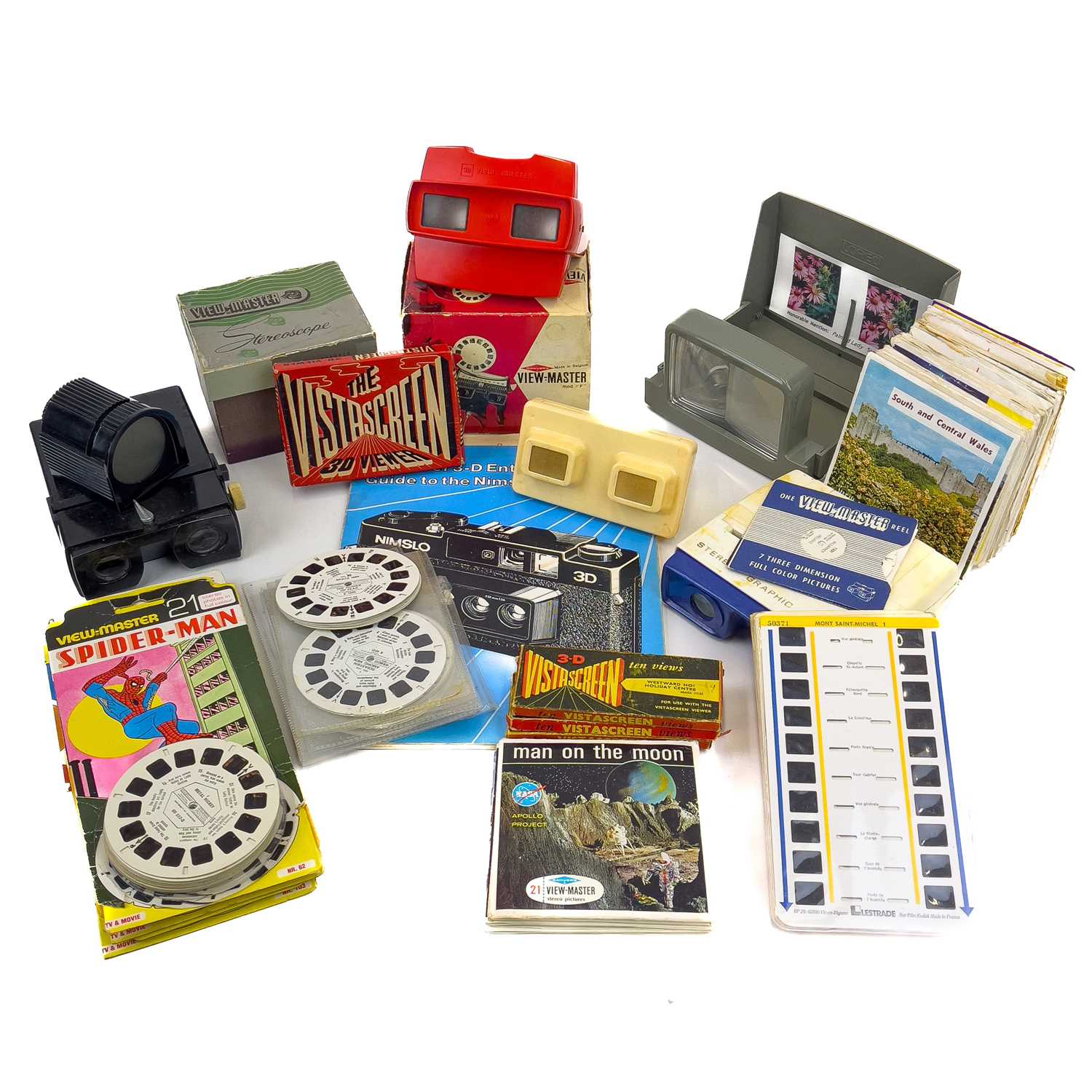 Lot 164 - A 3D View-master viewer together with many View-master reels.