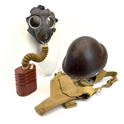 Lot 95 - A WWII British No.4 III gas mask.