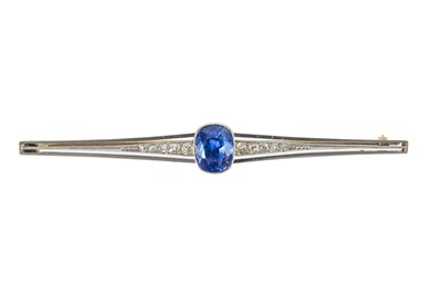 Lot 182 - A fine early 20th century 15ct and platinum blue sapphire and diamond bar brooch.