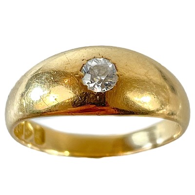 Lot 296 - A Victorian 18ct hallmarked gold gentleman's diamond ring.