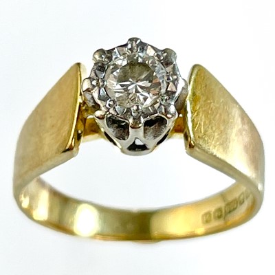 Lot 331 - A modern 18ct gold diamond solitaire ring.