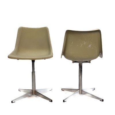 Lot 524 - Robin Day for Hille a pair of injection moulded swivel chairs.