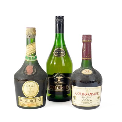 Lot 247 - A bottle of Martell Cognac VS.