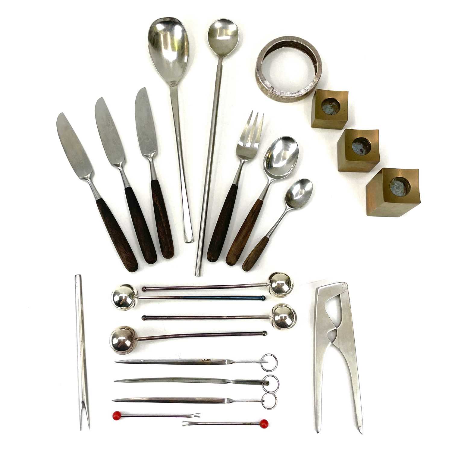Lot 539 - A collection of various mid century design items.