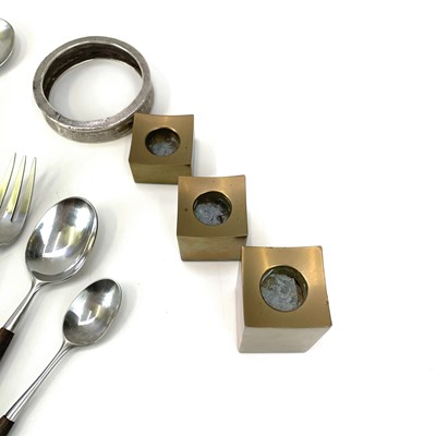 Lot 539 - A collection of various mid century design items.