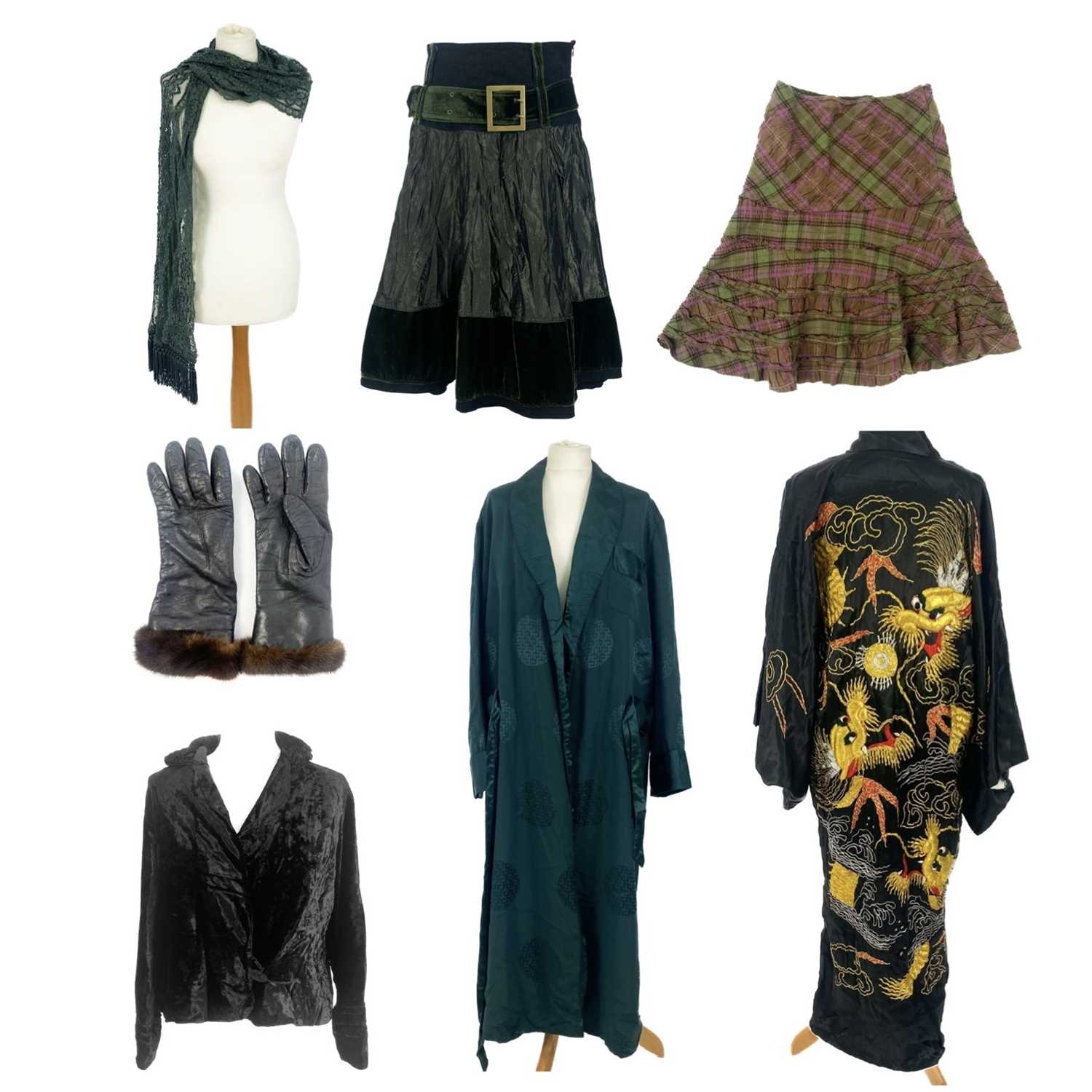 Lot 1625 Japanese dressing gown with gold and silver