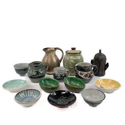 Lot 841 - A collection of studio pottery.