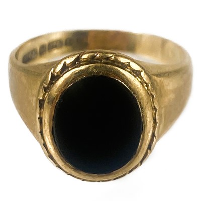 Lot 245 - A 9ct gold onyx set signet ring.