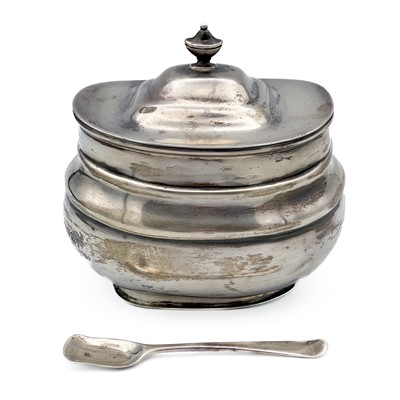 Lot 29 - An Edwardian silver small hinge lidded tea caddy by William Hutton & Sons.