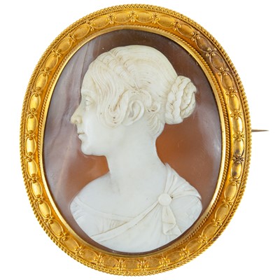 Lot 219 - Tommaso Saulini (1793-1864) - A fine early 19th century portrait shell cameo gold mounted brooch.