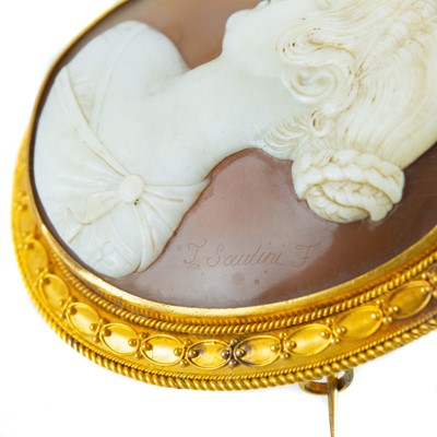 Lot 219 - Tommaso Saulini (1793-1864) - A fine early 19th century portrait shell cameo gold mounted brooch.