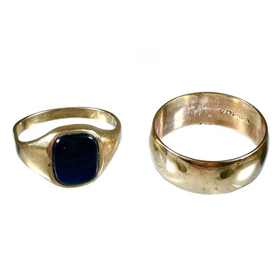 Lot 87 - A 9ct onyx set signet ring and a 9ct band ring.