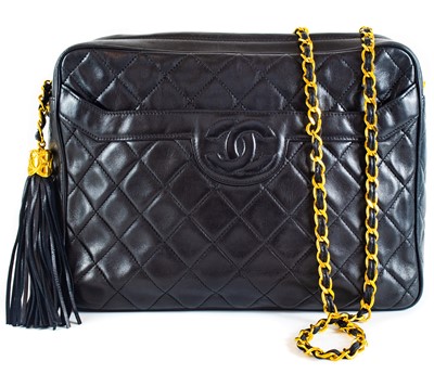 Chanel White Quilted Lambskin Leather Small Hula Hoop Bag. Good to