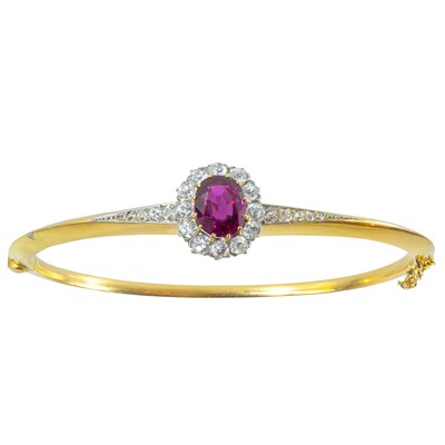 Lot 193 - Lacloche Frères - A rare and important early 20th century 1.83ct natural Burmese ruby hinged bangle.