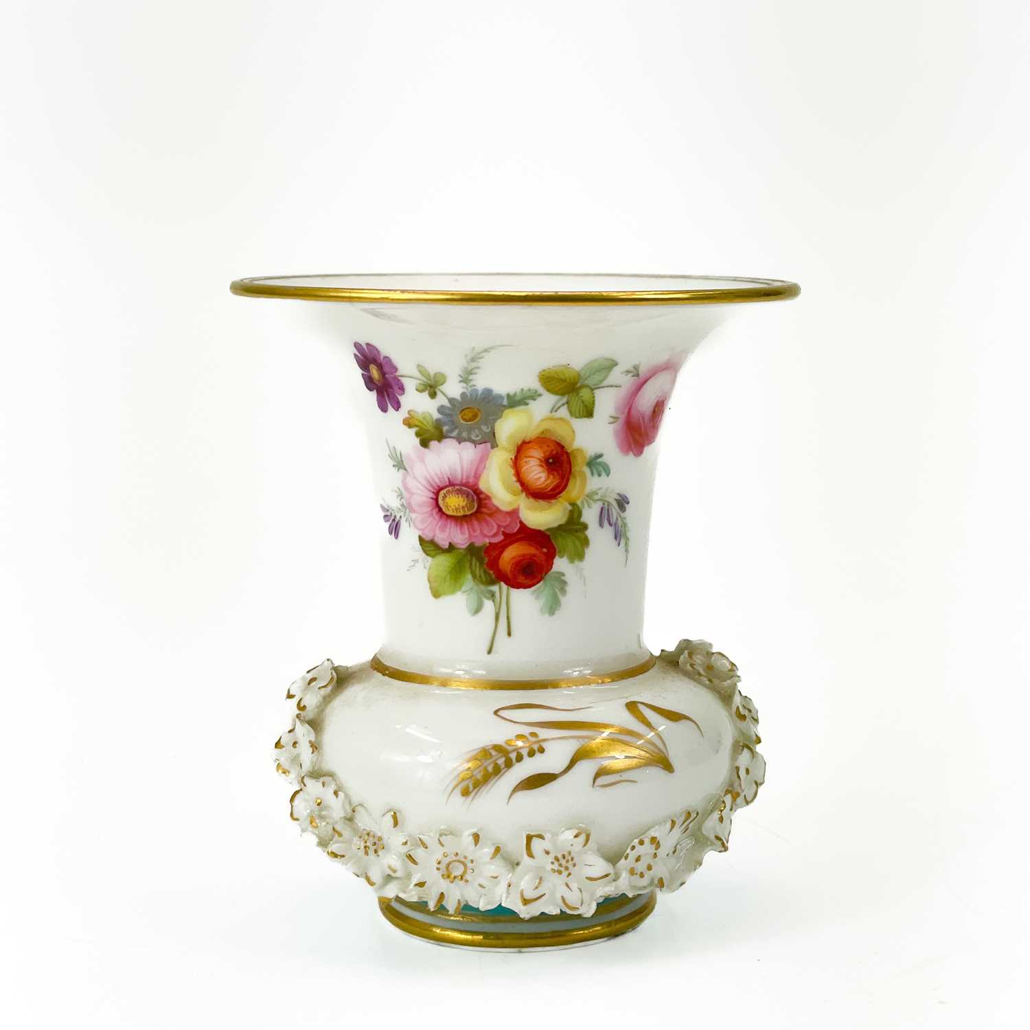 Lot 867 - A small porcelain vase.